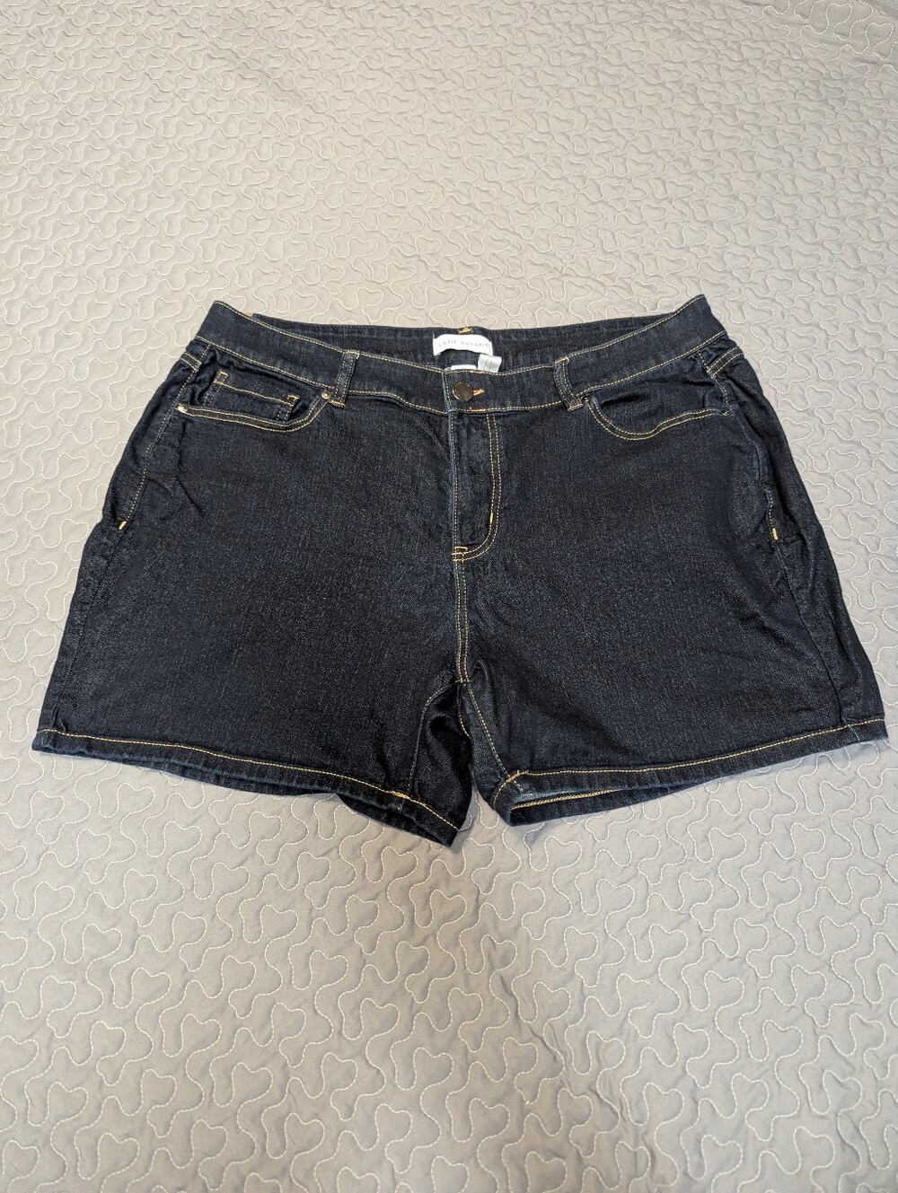 Lane Bryant Women's Blue Denim Shorts Mid Rise Girlfriend Flex Magic Waistband